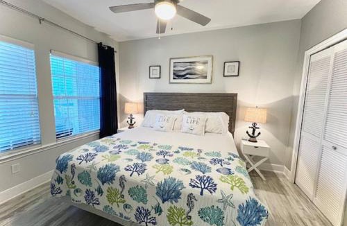 Corpus Christi House | WhiteCap Beach, Pool, BBQ Sleeps 8