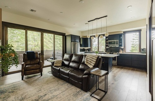 Whitefish Ski Chalet | Whitefish Ski In/SkiOut Private HotTub