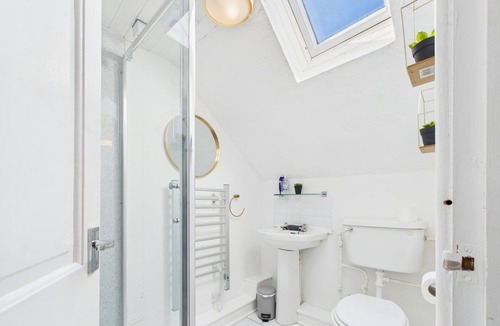 Whitehaven Apartment | Whitehaven Hideaway | Sleeps 2 | Cosy Escape