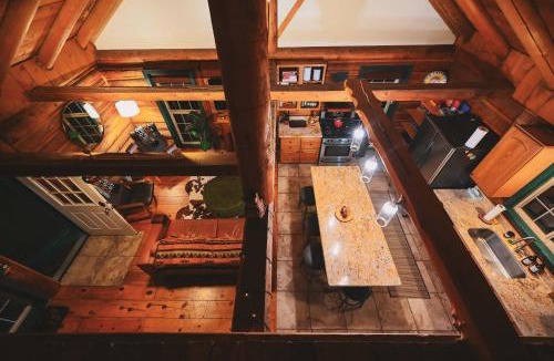 Lime Kiln House | Whitehorse Mountain Retreat - Hot tub - Fireplace