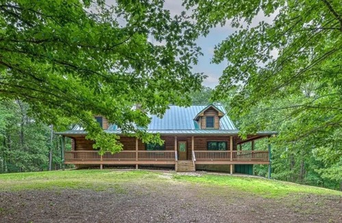 Rogers Cabin | Whitetail Cabin - fireplace, theater room, Wifi!, Family-Sized Log Cabin at Beaver Lake w Forest Vie