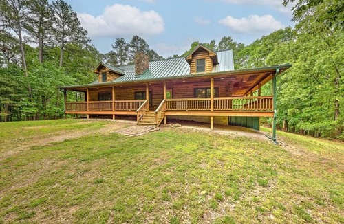 Rogers Cabin | Whitetail Cabin - fireplace, theater room, Wifi!, Family-Sized Log Cabin at Beaver Lake w Forest Vie