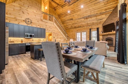 Young Harris House | Whitetail Crick; Creekfront, hot tub, theatre room, Starlink
