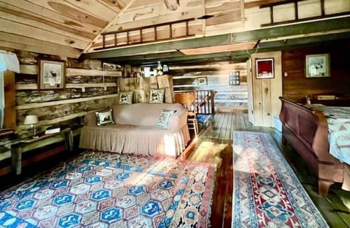 Burlington Cabin | Whitetail Inn - Rustic Seclusion