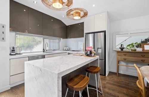 Torquay Apartment | Whitewash Beachfront Apartment on The Esplanade