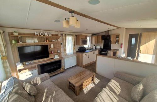 Seasalter House | Whitstable Fairlight - 3 bedrooms, own parking