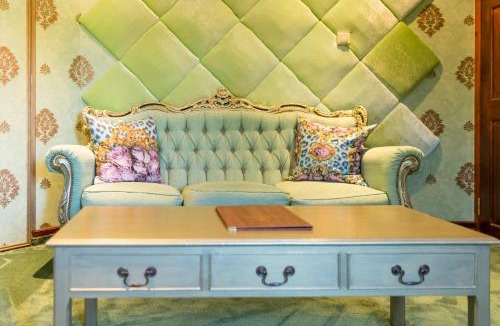 Grafty Green Hotel | Who'd A Thought It