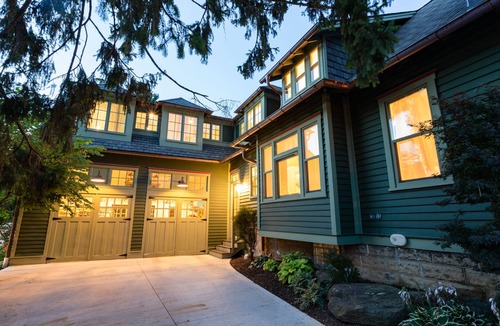 Clintonville House | Whole house-Backyard oasis-sleeps13