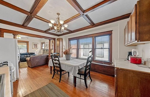 North Hyde Park Apartment | whole unit for a family to stay