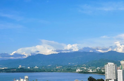 Downtown Kota Kinabalu Apartment | Wi.Stay/4-5Pax/JQ Suites/City Center/Sea & Mt.K View