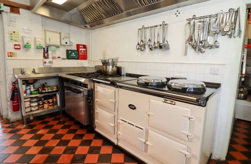 Blaisdon Cottage | WICK COURT FARM, family friendly in Frampton On Severn