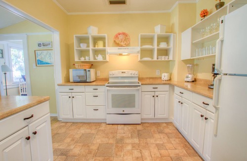 Downtown Historic District Cottage | “Wicked Easy” walk downtown - 16 Carrera St - Enjoy one house living