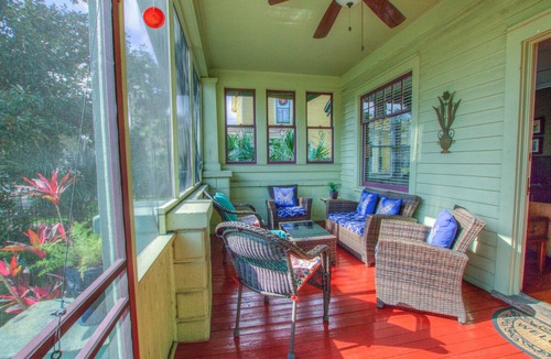 Downtown Historic District Cottage | “Wicked Easy” walk downtown - 16 Carrera St - Enjoy one house living