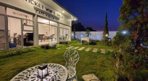 Photharam Hotel | WICKET WHITE VILLA