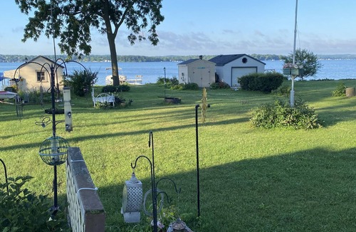 Pewaukee House | Wide open lake views and large flat front yard