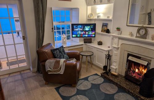 Newcastle House | Widows Row Cottage