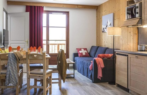 Saint-Sorlin-d'Arves Apartment | Wifi, 100m from shops, swimming pool, balcony, parking, tv, ski locker, 44m², Saint Sorlin d'Arves