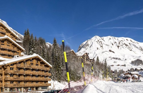 Le Grand-Bornand Apartment | Wifi, 100m from resort center, fitness, swimming pool, sauna, hammam, terrace, balcony, parking, tv