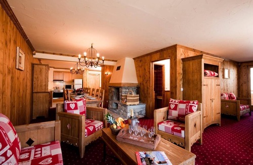 Les Eucherts Apartment | Wifi, 300m from resort center, swimming pool, sauna, fireplace or stove, tv, ski locker, 130m²