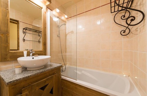 Les Eucherts Apartment | Wifi, 300m from resort center, swimming pool, sauna, fireplace or stove, tv, ski locker, 130m²