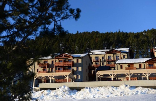 Les Angles Apartment | Wifi, 300m from resort center, swimming pool, hammam, terrace, balcony, tv, ski locker, 50m²