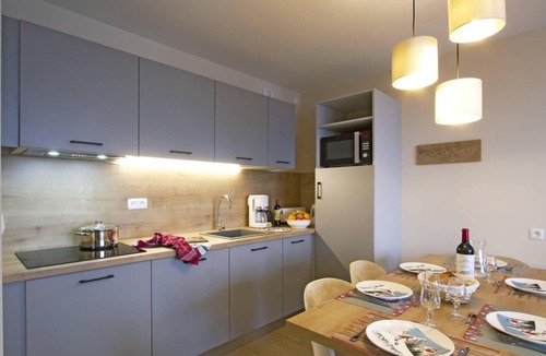 Eclose-Est Apartment | Wifi, at the foot of shops, fitness, swimming pool, sauna, hammam, balcony, parking, tv, ski locker