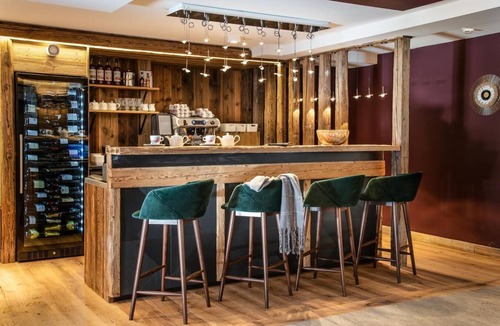 Val-d'Isere Apartment | Wifi, fitness, swimming pool, sauna, hammam, balcony, tv, ski locker, 60m², Val d'Isère