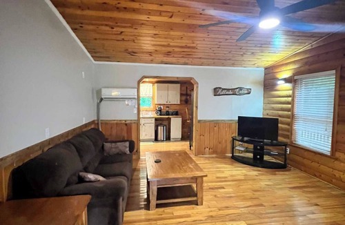 Campton Cabin | WiFi & Pet-Friendly - Eclectic Hillside - near Red River Gorge, Kentucky!