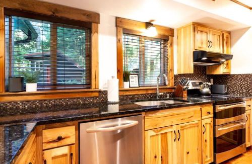 Glacier House | Wild Goose Lodge
