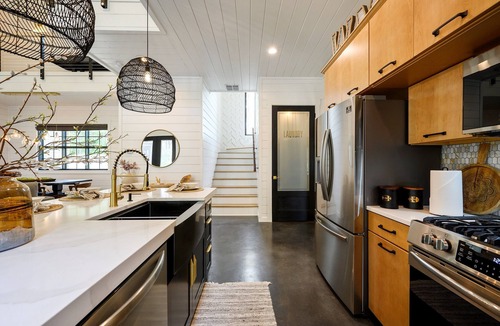 Pickens Cabin | Wild Mountain Honey – Luxe Cabin w/Hot Tub, Game Loft & Outdoor Living