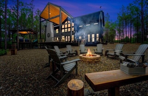 Pickens Cabin | Wild Mountain Honey – Luxe Cabin w/Hot Tub, Game Loft & Outdoor Living