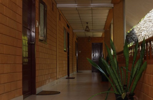 Puthenthope Hotel | Wild Palms on Sea