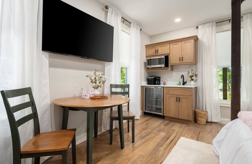 Rome Bed & Breakfast | Wild Rose Suite