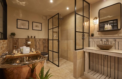 Ampney Crucis Hotel | Wild Thyme & Honey