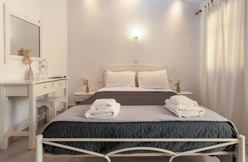 Ipsos Hotel | Wilde Rose Hotel