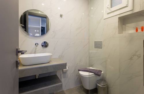Ipsos Hotel | Wilde Rose Hotel