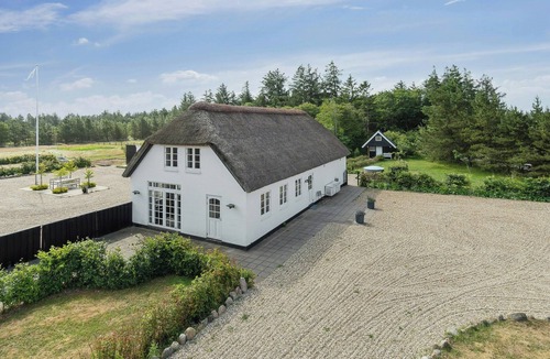 Nørklit House | Wilderness bath at thatched farm