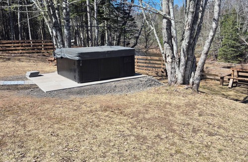 Moncton Cabin | Wilderness lodge on shediac river very private with hot tub sleeps 14
