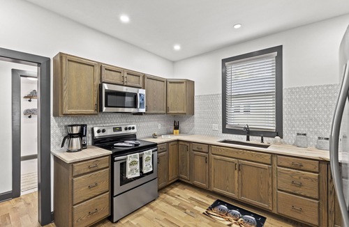 Danville House | Wilderness Trail Bungalow. Adjustable Beds