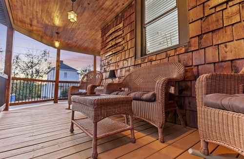 Danville House | Wilderness Trail Bungalow. Adjustable Beds