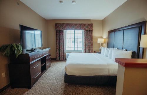 Pewaukee Hotel | Wildwood Lodge