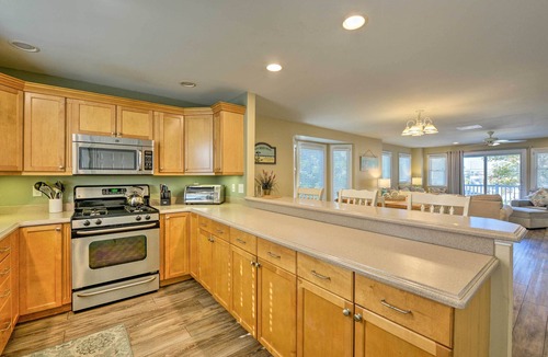 Wildwood Apartment | Wildwood Townhome w/Patio: 1 Block To The Beach!