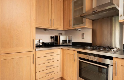 Sindlesham Apartment | Will's apartment · Nirvana Retreat with Parking - Pass the Keys