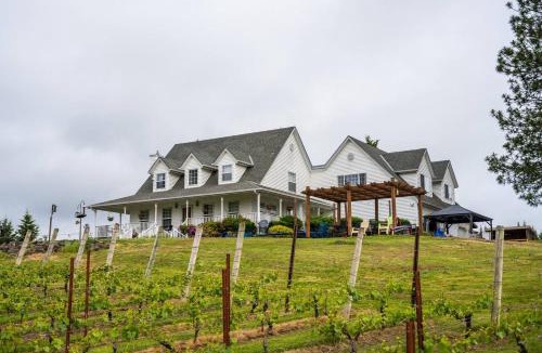 Alpine House | Willamette Wine Country Vineyard Escape