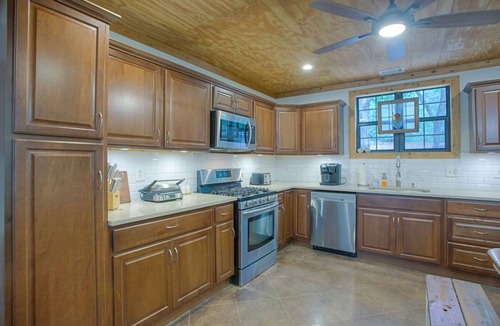 Gordonville House | Willard Refuge | Hottub