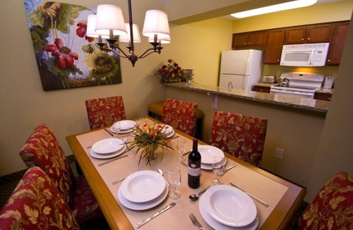 Berkeley Villa | Williamsburg | Colonial Gardens Stay | Pool & Tennis