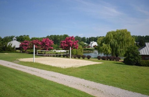 Berkeley Villa | Williamsburg | Historic Village Stay | Pool & Tennis | 2BR