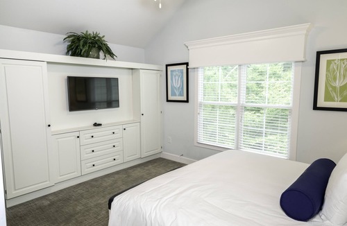 Lackey Resort | Williamsburg's Finest Luxury Resort w/Pool