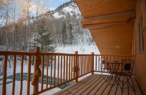 Hudson's Hope Hotel | Williston Lake Resort