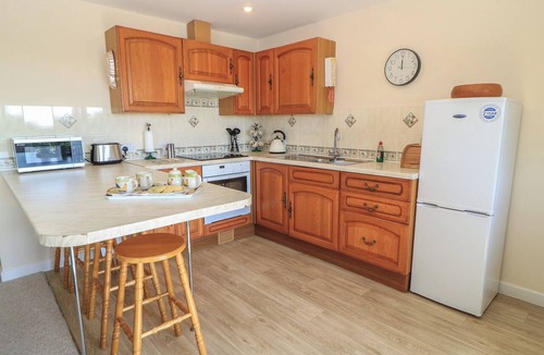 Wincanton Cottage | WILLOW BARN, family friendly, character holiday cottage in Wincanton
